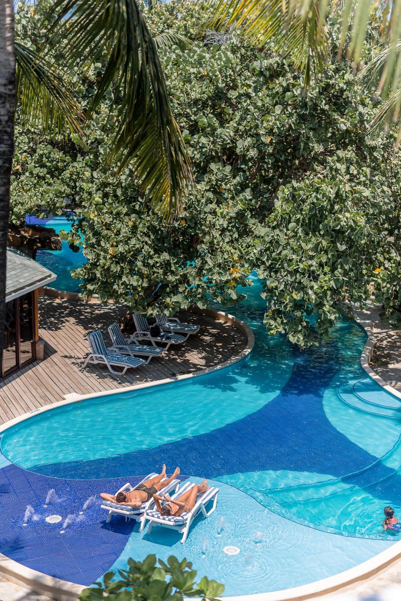 Paradise Beach Hotel & Resort ويست باي المظهر الخارجي الصورة
