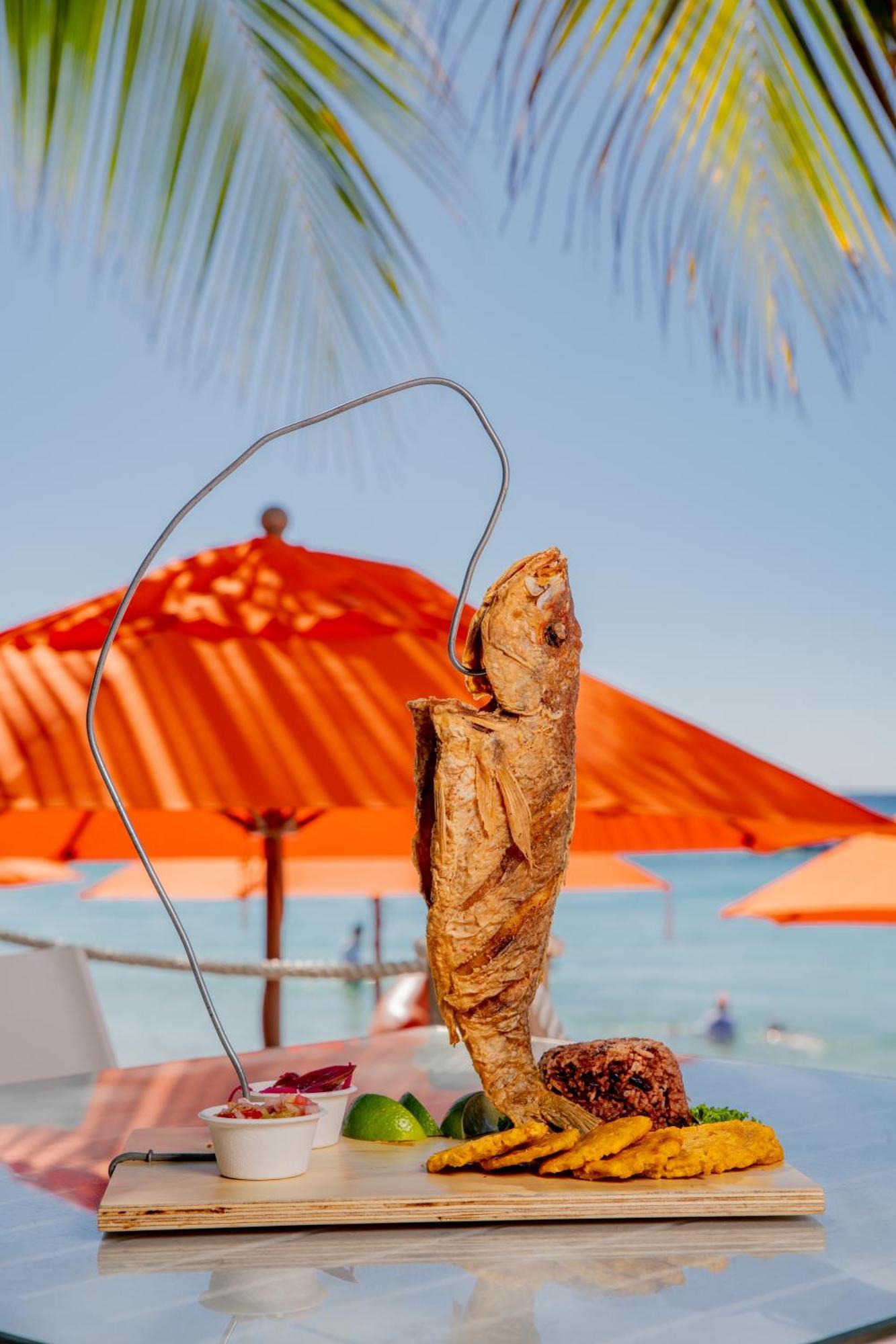 Paradise Beach Hotel & Resort ويست باي المظهر الخارجي الصورة